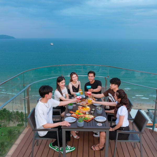 Fantastic Night Party – Food Combos & Lively Music Shows