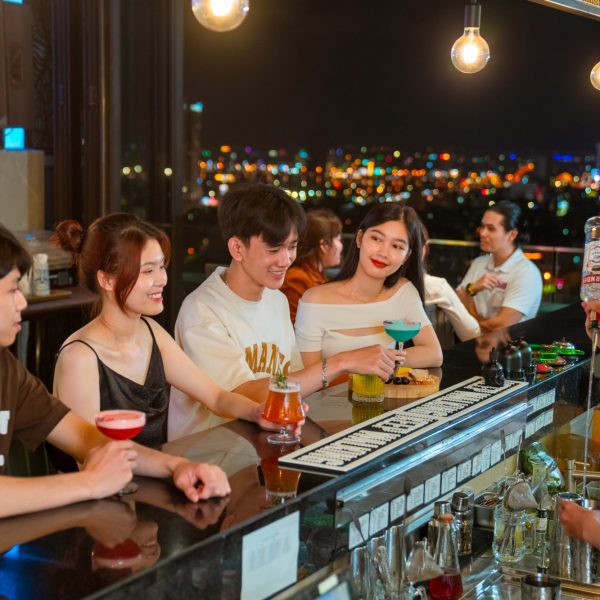 Happy Hour – Buy 1 Get 1 For Cocktails & Beers